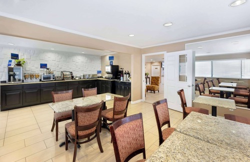 Ira Hotel | Best Western Snyder Inn