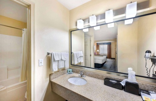 Ira Hotel | Best Western Snyder Inn