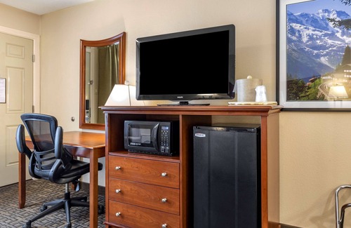 Pecos Hotel | Best Western Swiss Clock Inn