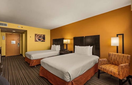 Western Honolulu Hotel | Best Western The Plaza | Standard Room 2 Double Beds | Free Breakfast & Shuttle