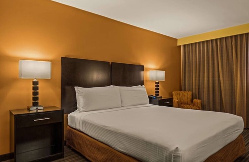 Western Honolulu Hotel | Best Western The Plaza | Standard Room, 1 King Bed | Free Breakfast