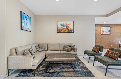 Valencia Hotel | Best Western Valencia/Six Flags Inn & Suites