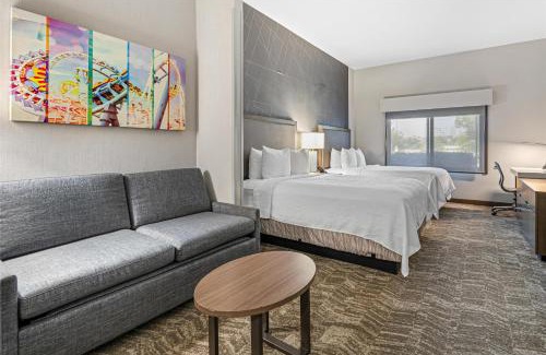 Valencia Hotel | Best Western Valencia/Six Flags Inn & Suites