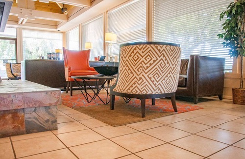 Raisin Hotel | Best Western Village Inn