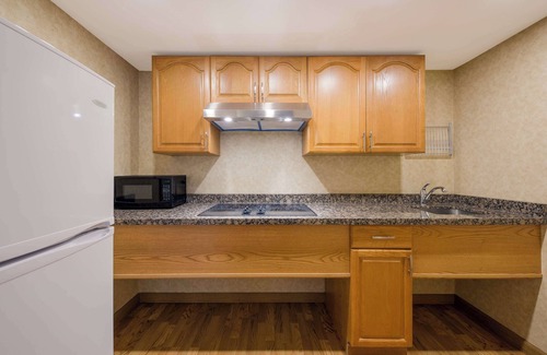 Newmarket Hotel | Best Western Voyageur Place Hotel