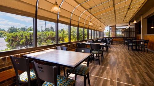 Woodhaven Hotel | Best Western Woodhaven Inn