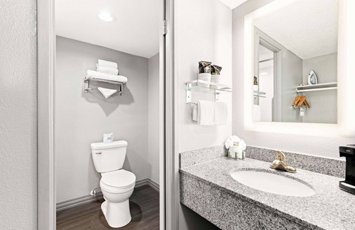 Roseville - Fleet Ridge Hotel | Best Western Yacht Harbor Hotel