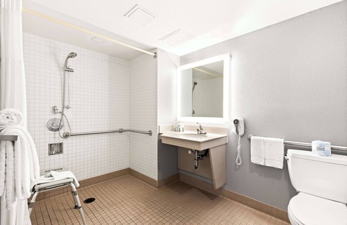 Roseville - Fleet Ridge Hotel | Best Western Yacht Harbor Hotel