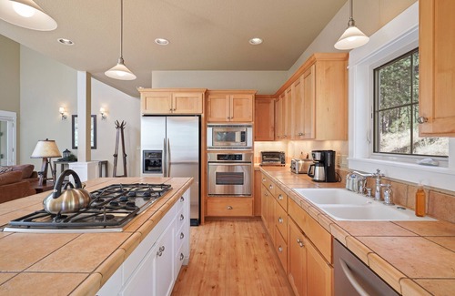 RiverWild House | BEST Wild River, Huge Bonus Room, EV Charger, Community Hot Tub (Seasonal Pool)