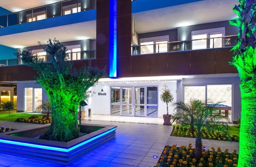 Tosmur Belediyesi Apartment | BestHome City 15 VIP is a short walk away from the sandy beach and sea promenade