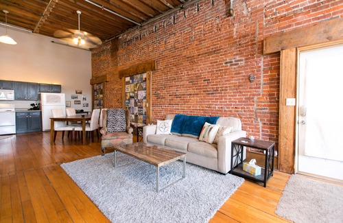 Stillwater Apartment | BestLocation|Romantic|ViewBridgeFromBed|Couples|Pets|Photo backdrop|Nightlife!