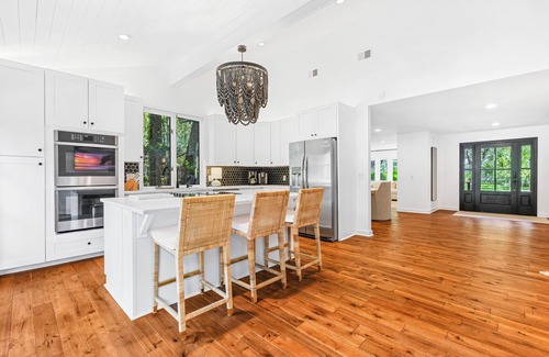 Heritage Woods House | BESTNEST by Beverly Serral 44 Heritage Rd, Sea Pines *Pet Friendly*