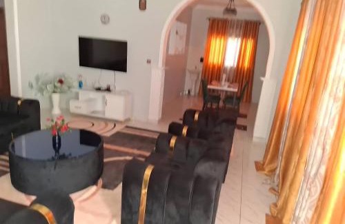 Mbam-et-Inoubou Apartment | Bestoria Hills Lodge