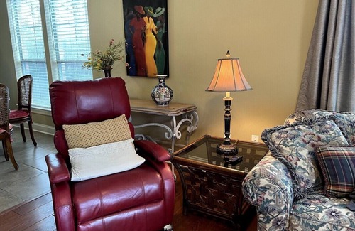 Scotlandville House | BestStays@Bayou-Chic -work crews love us. Fenced with WIFI