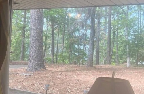 Negreet House | Beth Drive Bungalow with 1.5 acres to spread out. 3 Bed 3 Bath.