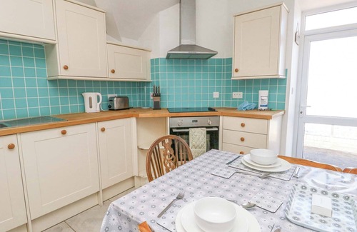 Holyhead Cottage | BETHAN APARTMENT, pet friendly, with pool in Trearddur Bay