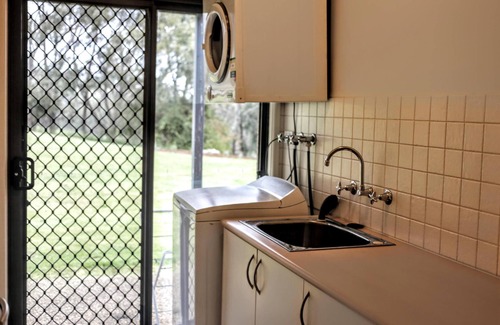 Bethanga House | Bethanga Beauty - Peaceful family paradise on acreage overlooking Lake Hume