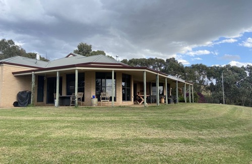 Bethanga House | Bethanga Beauty - Peaceful family paradise on acreage overlooking Lake Hume