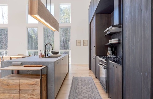 Swan Lake House | Bethel Pines: Secluded + Modern w/Sauna + Firepit