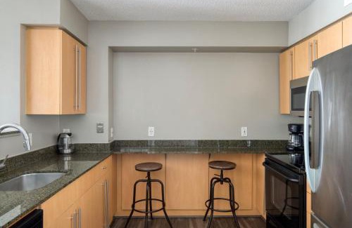 Woodmont Triangle Apartment | Bethesda 2br w rooftop nr metro shops WDC-725
