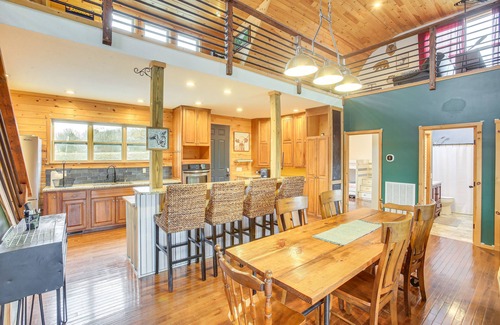Hartsville House | Bethpage Home w/Private Hot Tub & Game Room!