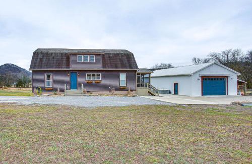 Hartsville House | Bethpage Home with Private Hot Tub and Game Room!