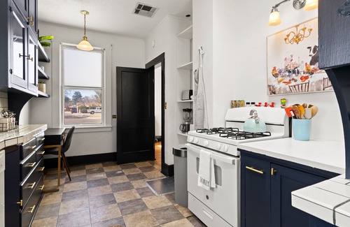 Las Cruces House | Beths House: A Charming Adobe Near Downtown