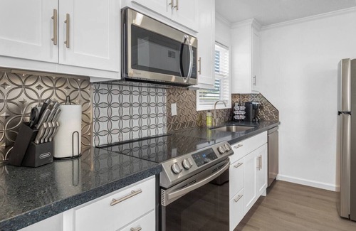 Royal Bryan Apartment | BethyKay: 2 Bedroom, Walk to A&M, Comfy King Beds