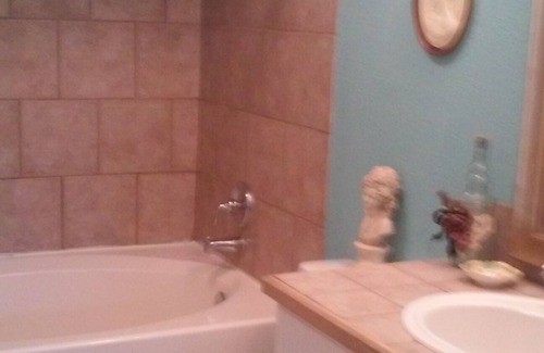 Yelm Bed & Breakfast | Betsy Pease A Within Conley Suites BNB