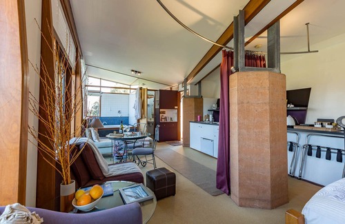 Metricup Apartment | Bettenay's Lakeside Studio Apartment