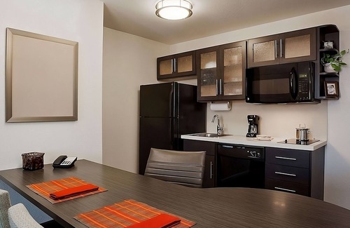 Southfield Resort | Better Choice For Your Vacation! 2 Family-friendly Rooms w/Large Living Area