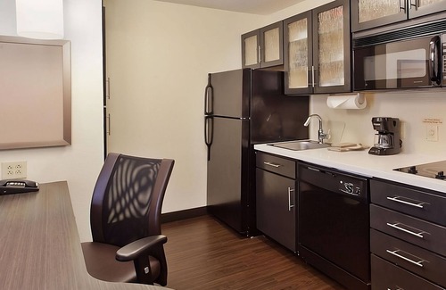 Southfield Resort | Better Choice For Your Vacation! 2 Family-friendly Rooms w/Large Living Area