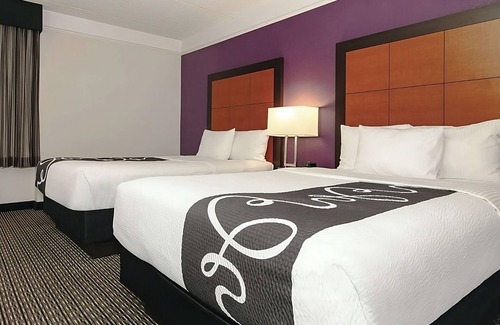 Guasti Hotel | Better Choice For Your Vacation! Comfortable Unit Awaits! Near Golden Oak Park