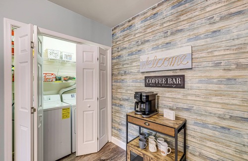 Huddleston Condo | 'Better Lake Than Never' Huddleston Condo
