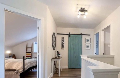 Bayfield Cottage | Better Than Therapy-Executive Cottage with Hot Tub, Fireplace is ready for you!