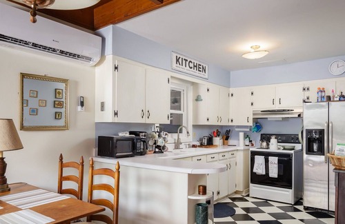Florence House | Bettie's Lake Cottage