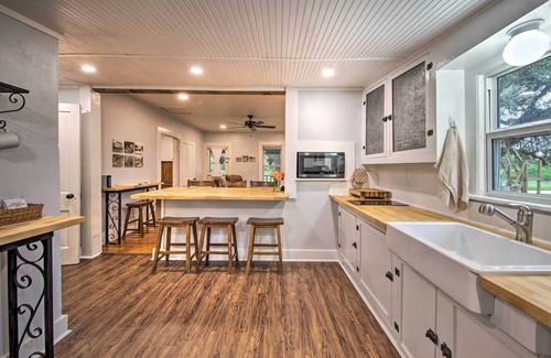 Blanco Cottage | Betty B's River House < 1 Mi to Blanco State Park!