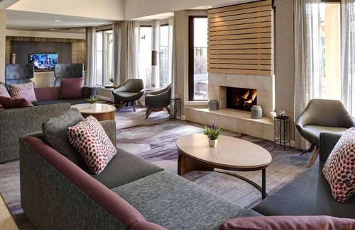 Brookfield Hotel | Betty Brinn Children's Museum Tour! Swimming Pool, Pet-friendly Property!
