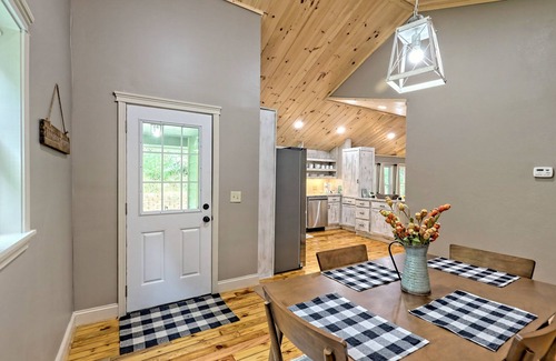 Rabun Gap House | Betty's Creek 3/2 Valley Cabin w/Mtn. View & Creek