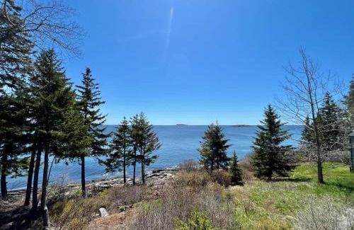 Orrs Island House | Betty's Place - Cozy ocean front getaway with views of Casco Bay