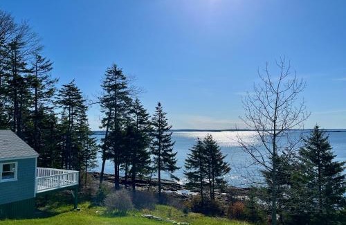 Orrs Island House | Betty's Place - Cozy ocean front getaway with views of Casco Bay