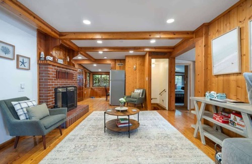 Arch Cape House | Betty's Place. Hot Tub-Sauna-1 Block from Ocean!
