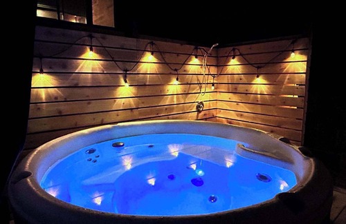 Arch Cape House | Betty's Place. Hot Tub-Sauna-1 Block from Ocean!
