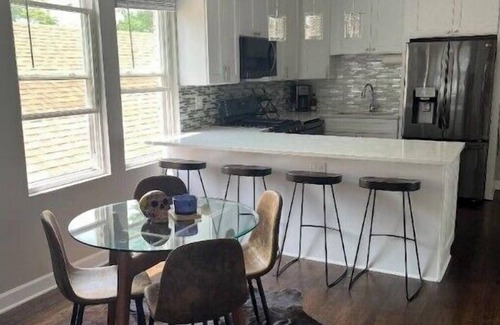 Belmont Cragin Apartment | Between downtown and O’hare