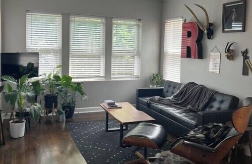 Belmont Cragin Apartment | Between downtown and O’hare