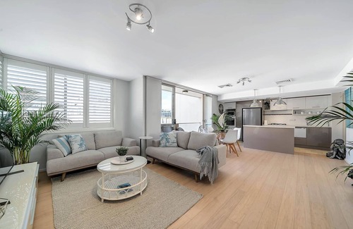 Manly Apartment | Between Harbour and Beach in the Heart of Manly with level access/lift
