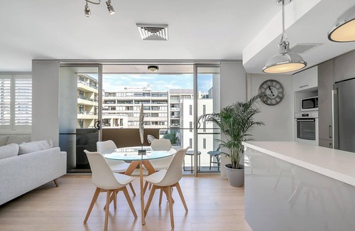 Manly Apartment | Between Harbour and Beach in the Heart of Manly with level access/lift