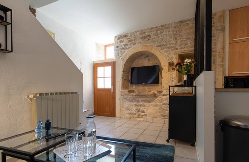 Congenies Apartment | Between Nîmes and Montpellier: Duplex Pool/Jacuzzi, Terrace-BBQ, Sauna and more!