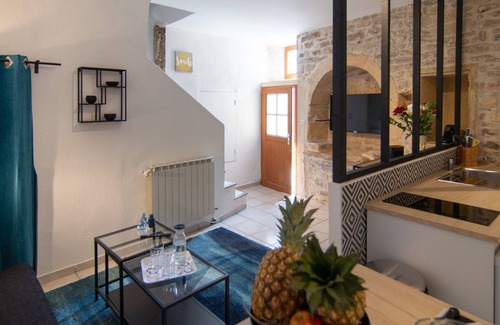 Congenies Apartment | Between Nîmes and Montpellier: Duplex Pool/Jacuzzi, Terrace-BBQ, Sauna and more!