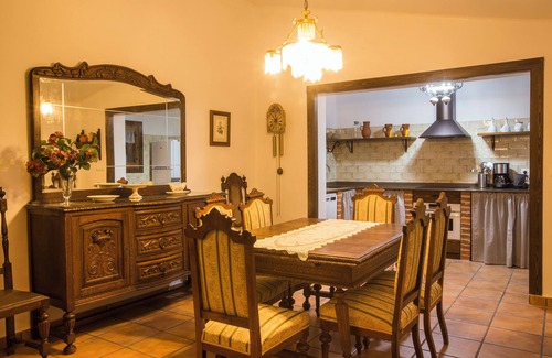 Cabanas de Sayago Cottage | Between oaks and open skies: rural house for 10 people 25 km from Zamora